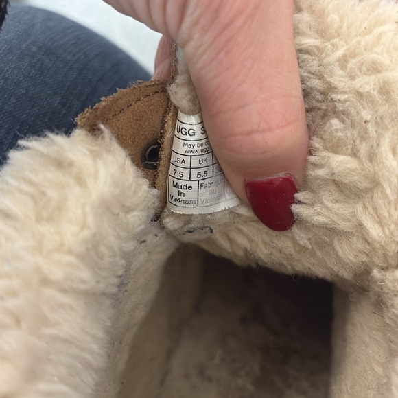 UGG boots great condition size 7.5 with box - Picture 5 of 5